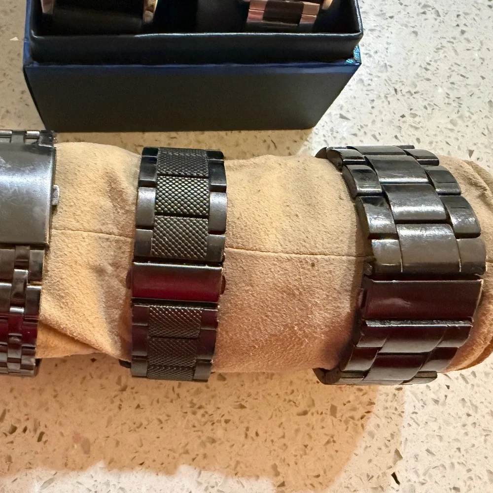 Lot of 6 watches most with new‎ battery’s